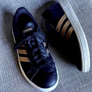 👟 Women’s 71/2 Adidas Cloudfoam Sneakers 👟